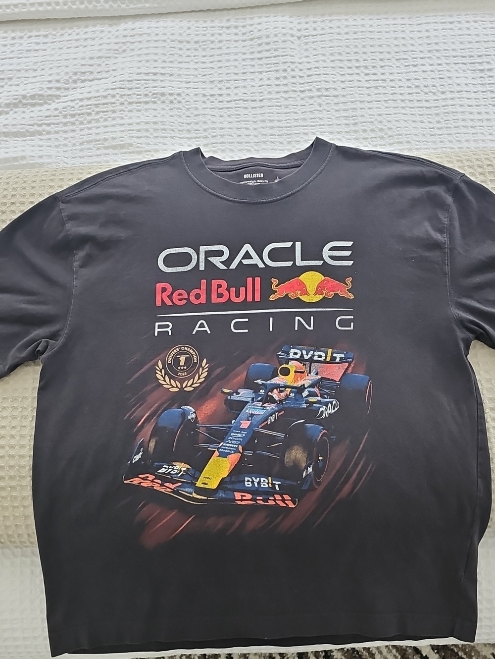 Hollister Black Oracle Red Bull Racing Tee L